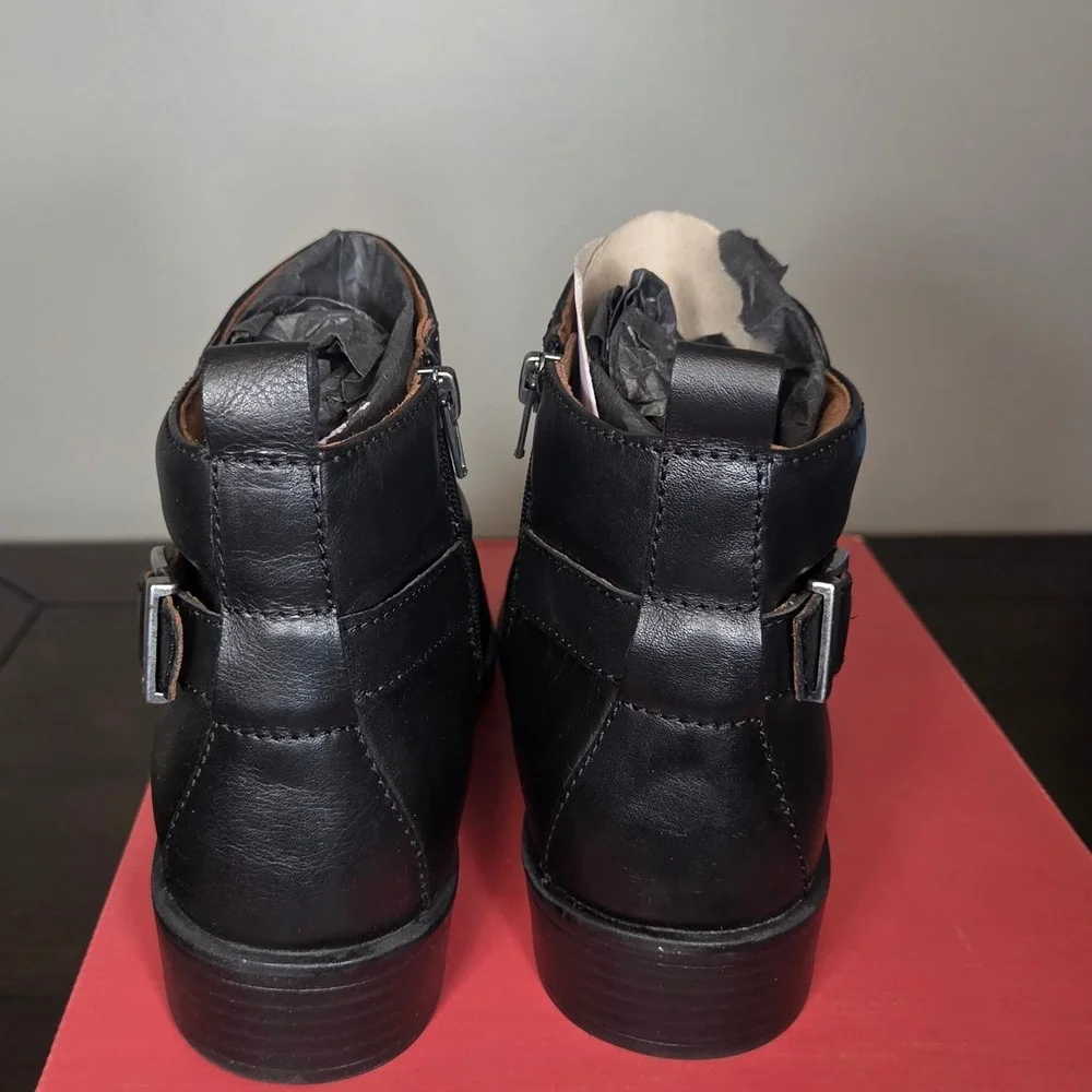 Cobb Hill Vanessa Black Leather Ankle Boots Womens 8M Buckle Side Zip Booties